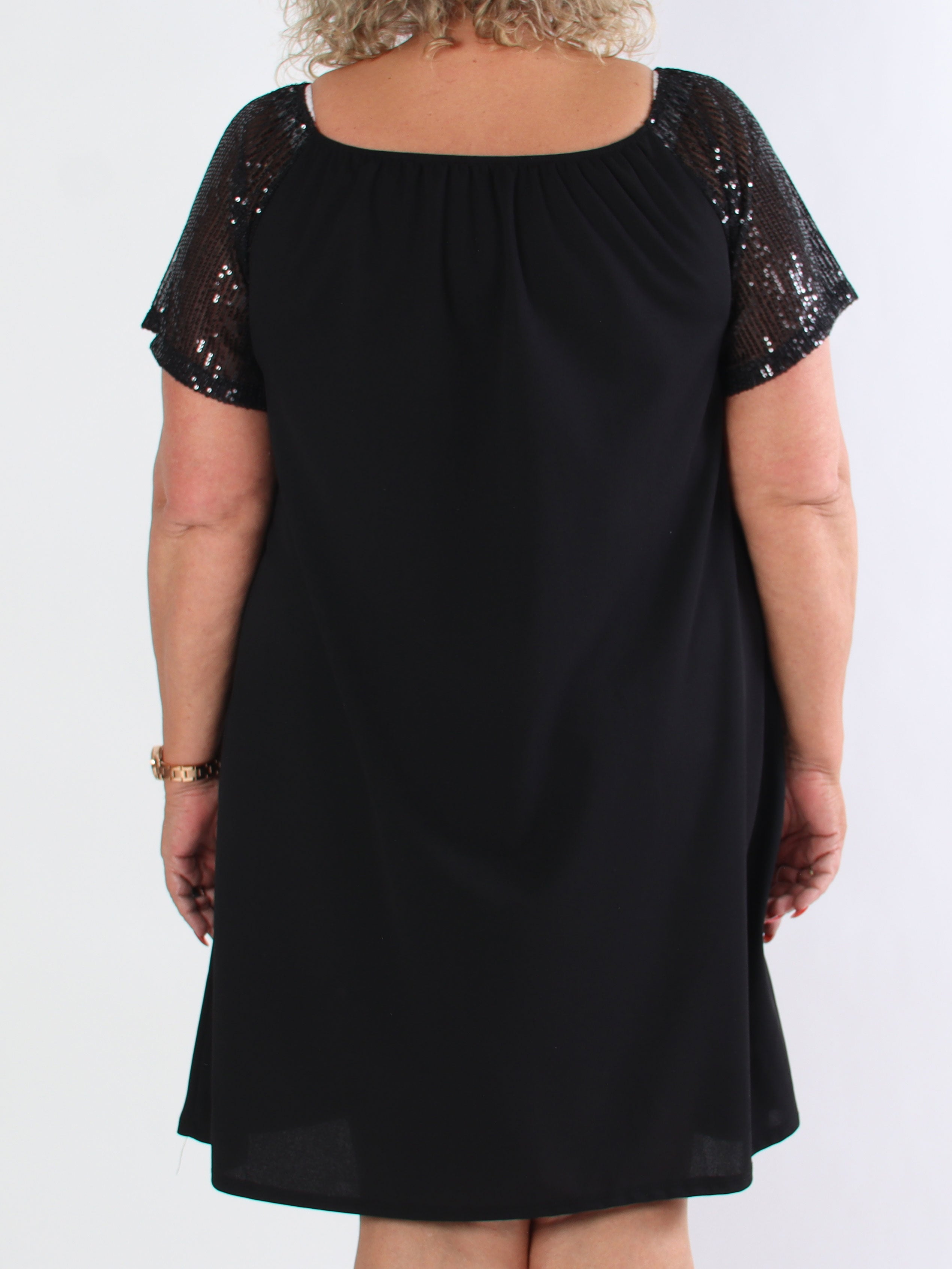 Kim - Sød elastisk plus size kjole med pailletærmer